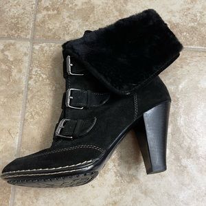 Sofft black suede and Shearling Women’s Bootie size 9